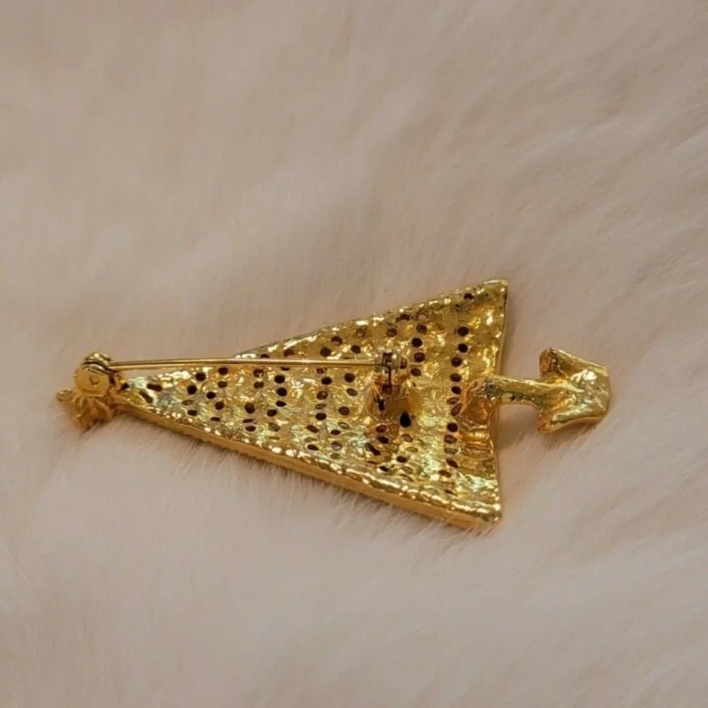 Vintage Christmas Tree Brooch Pin Rhinestone Gold Tone Metal Star Textured 6022